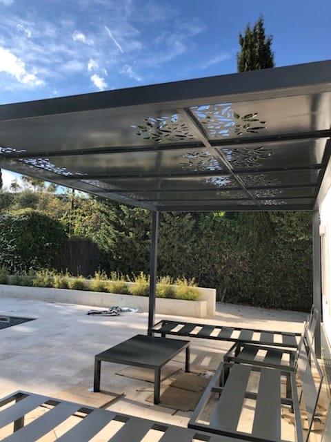 Pergola ou marquise en fer forgé réalisé par l'Atelier Gombertois — ferronnerie à Marseille