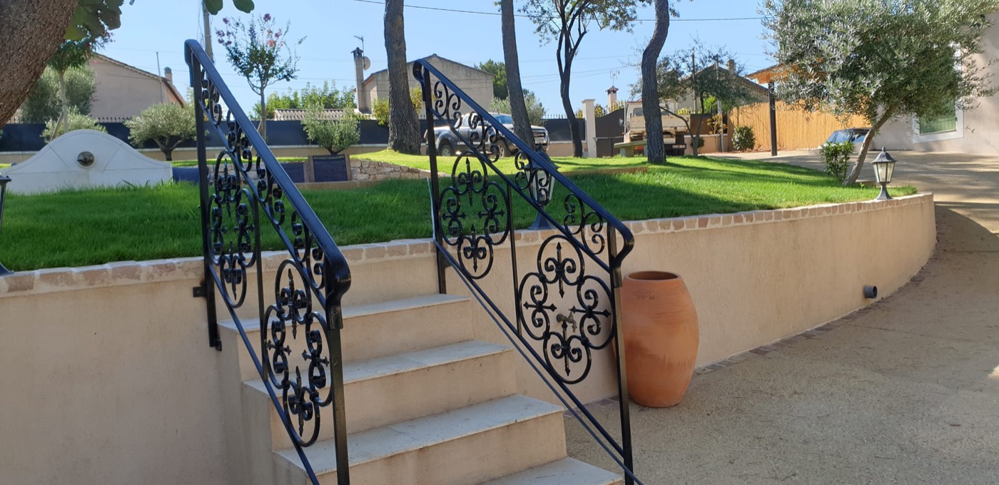 Garde-corps en fer forgé sur mesure réalisé par l'Atelier Gombertois — ferronnerie à Marseille