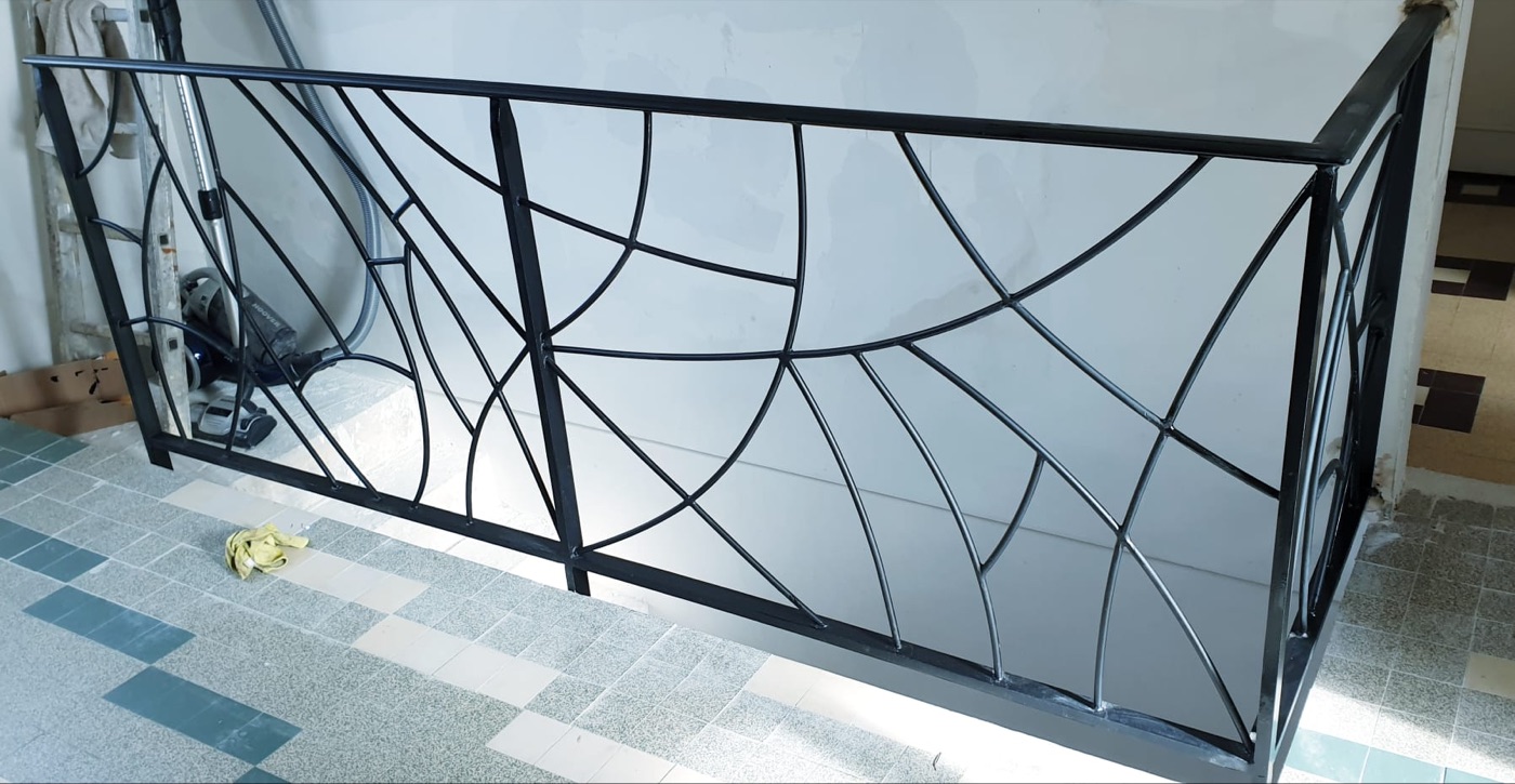 Garde-corps en fer forgé sur mesure réalisé par l'Atelier Gombertois — ferronnerie à Marseille